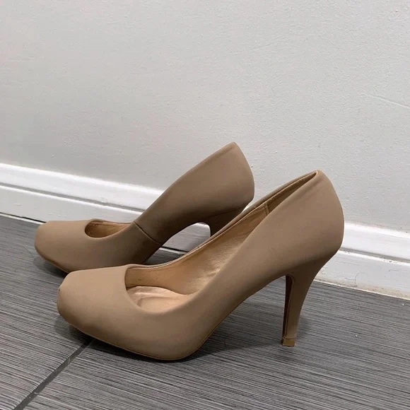 Celia Tan mid heels 👠 - Picture 3 of 6